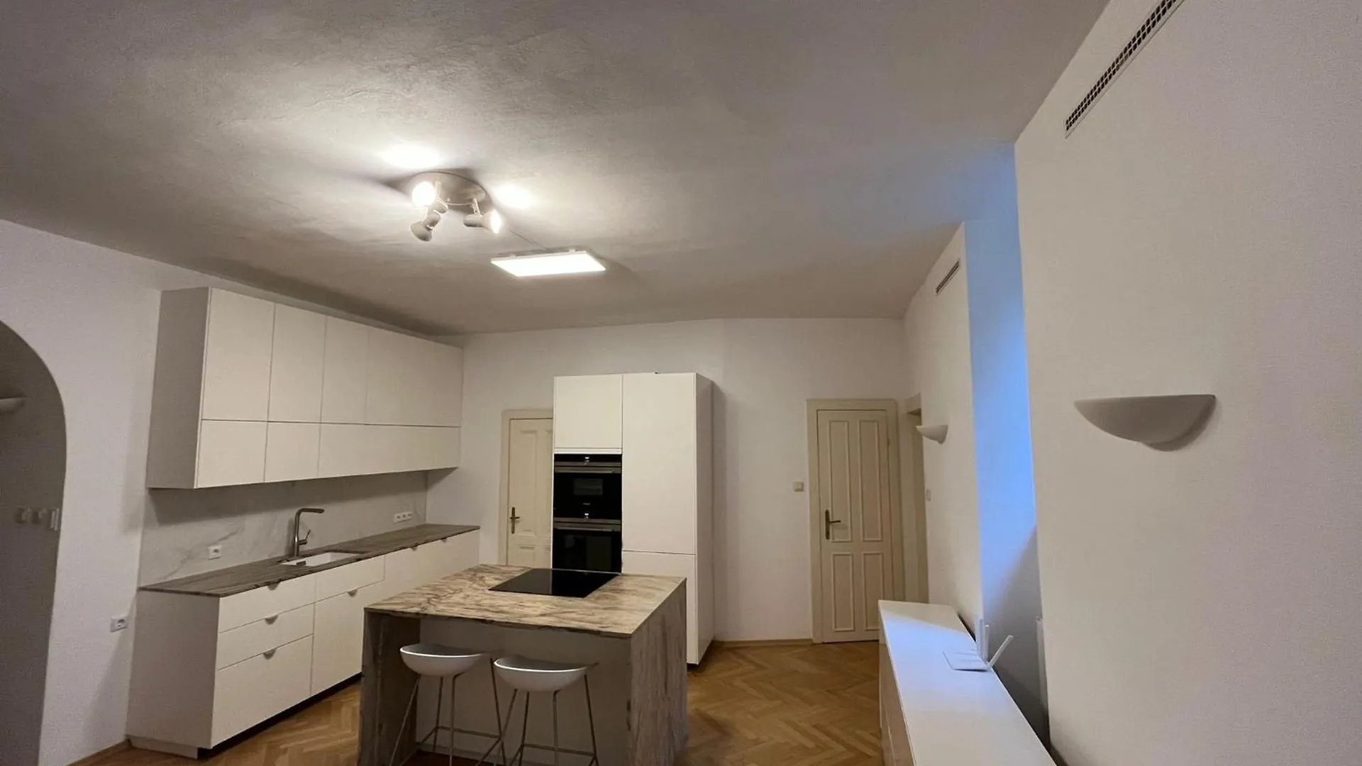 Room Close To Karlsplatz Bécs Ausztria